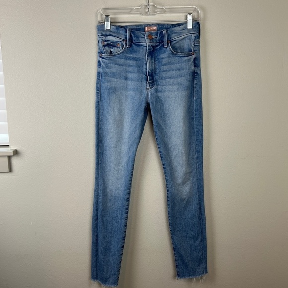 MOTHER The High Waisted Looker Ankle Fray Jeans in Au Revoir Wash - Picture 2 of 6